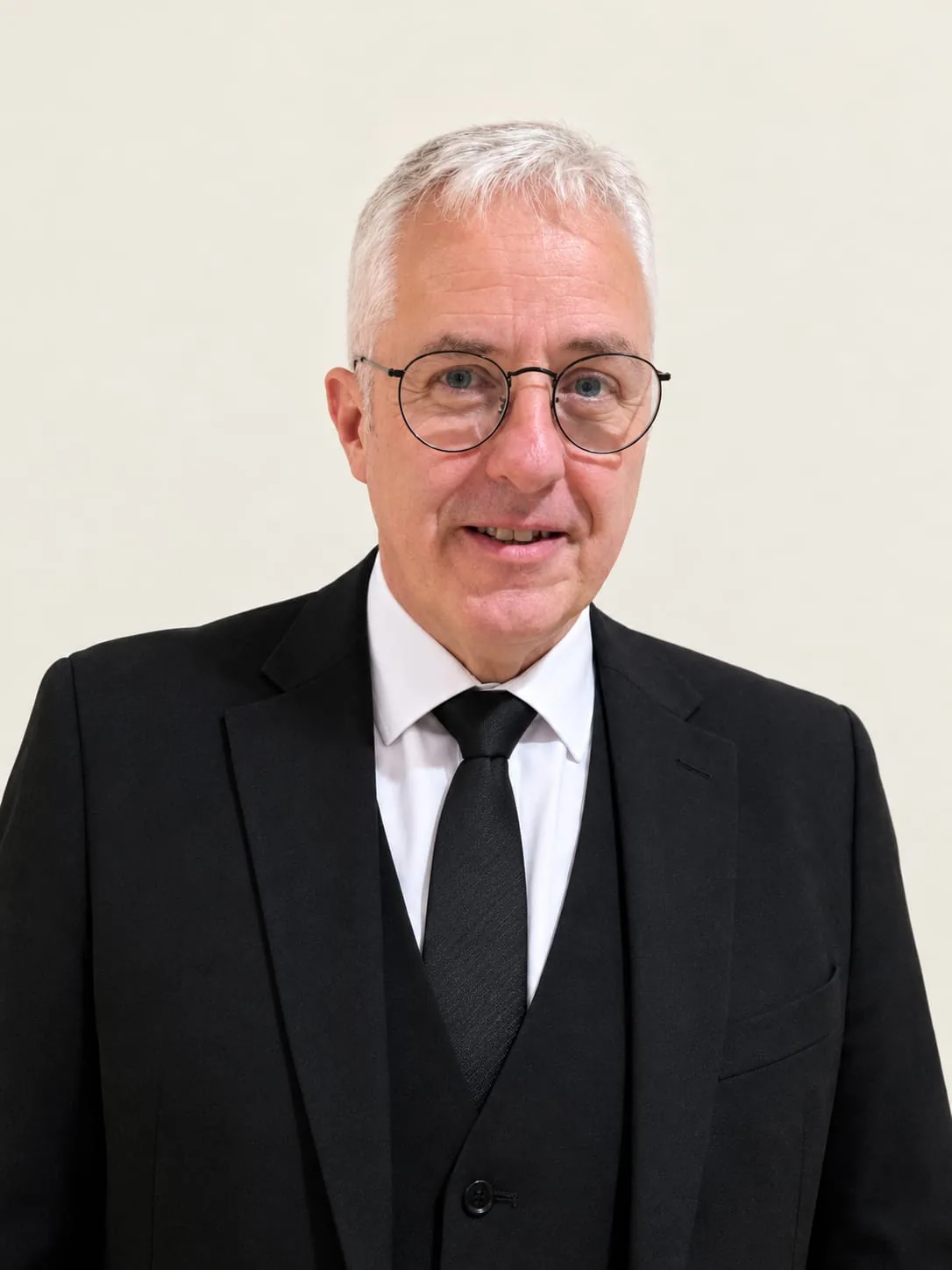 Gary Mackinnon, Funeral Service Operative